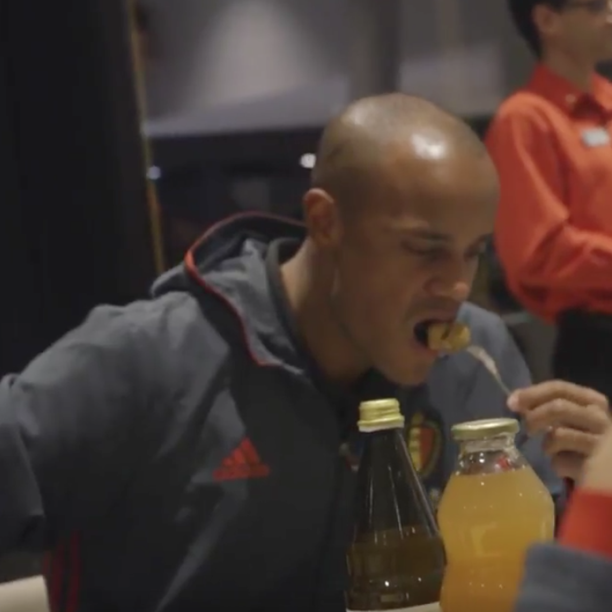 Vincent Kompany mannequin challenge 