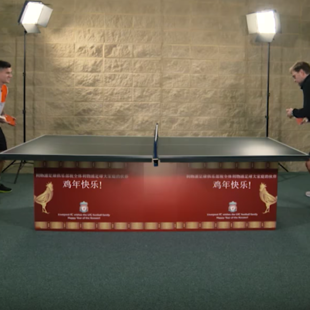 Phil Coutinho and Roberto Firmino take on Jurgen Klopp and Lie Haoyu in ping pong. 