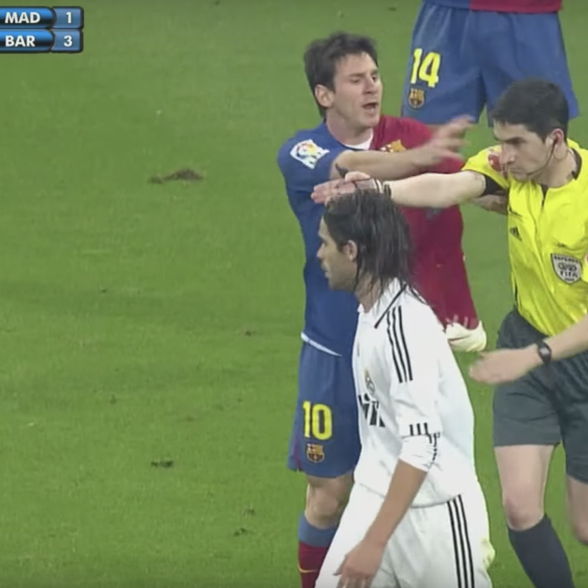 Lionel Messi Pushes Referee