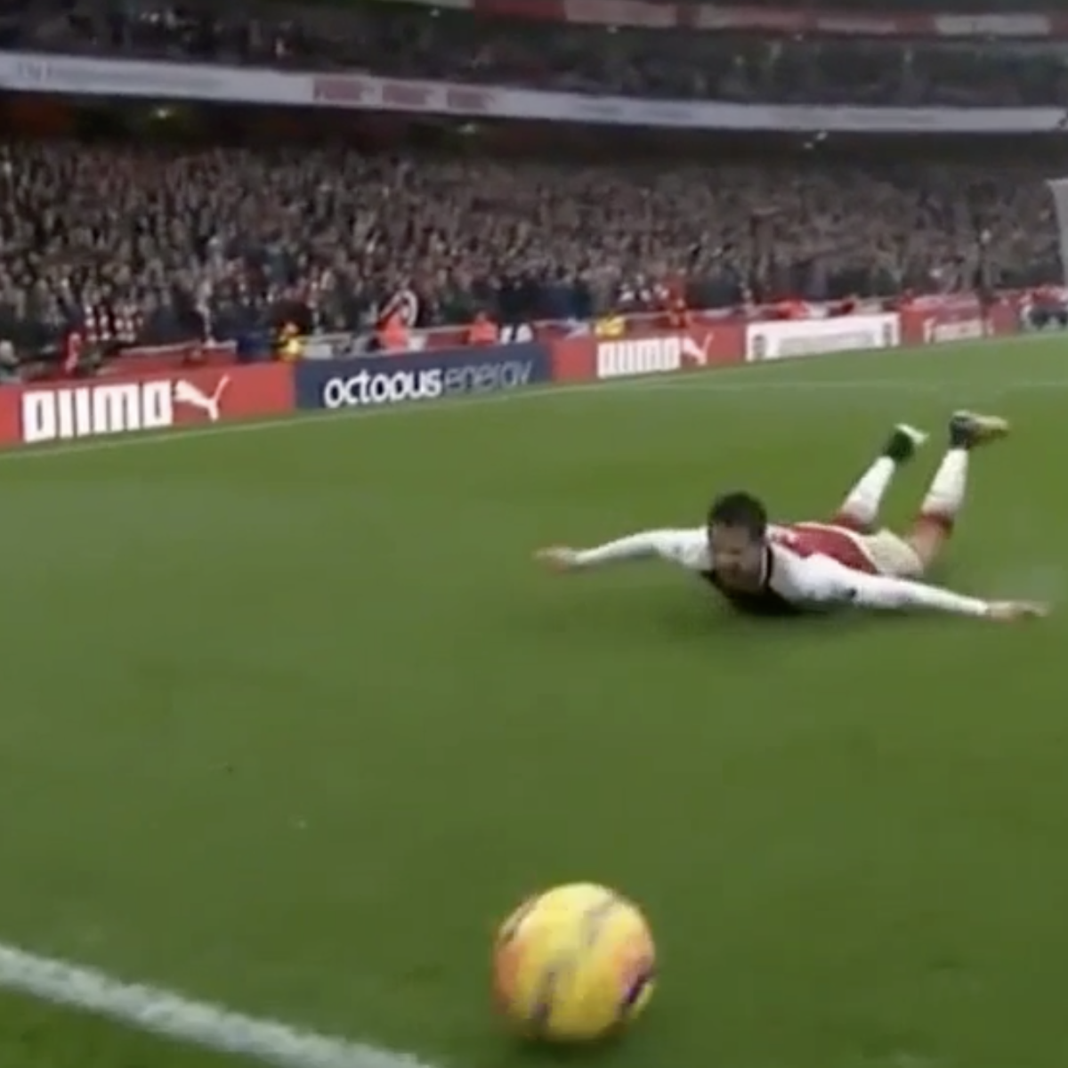 Alexis Sanchez Slide