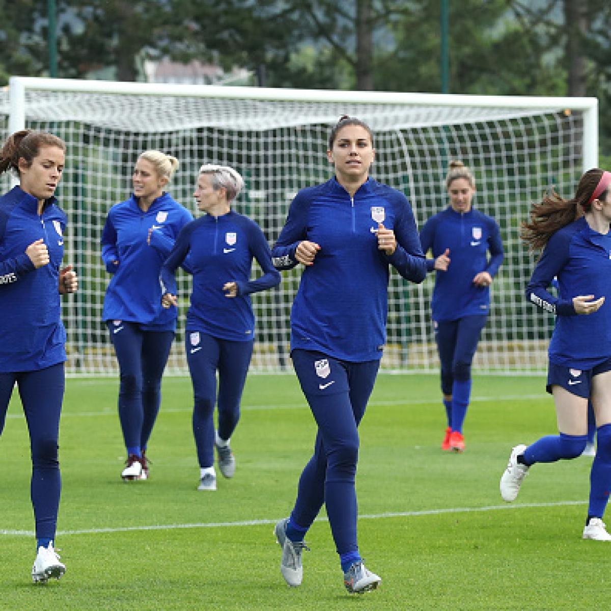 How Female Soccer Players Train