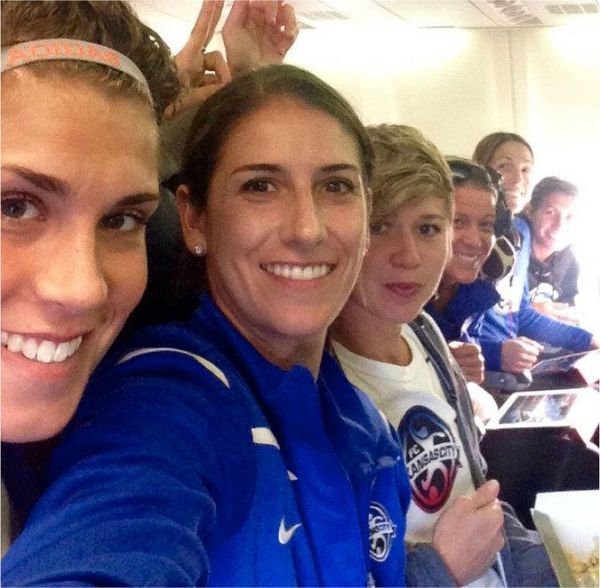 2015 NWSL Final, Yael Averbuch, Becca Moros and FC Kansas City players on the plane to the final