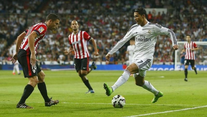 How To Play Like Cristiano Ronaldo - How to Shoot and Dribble