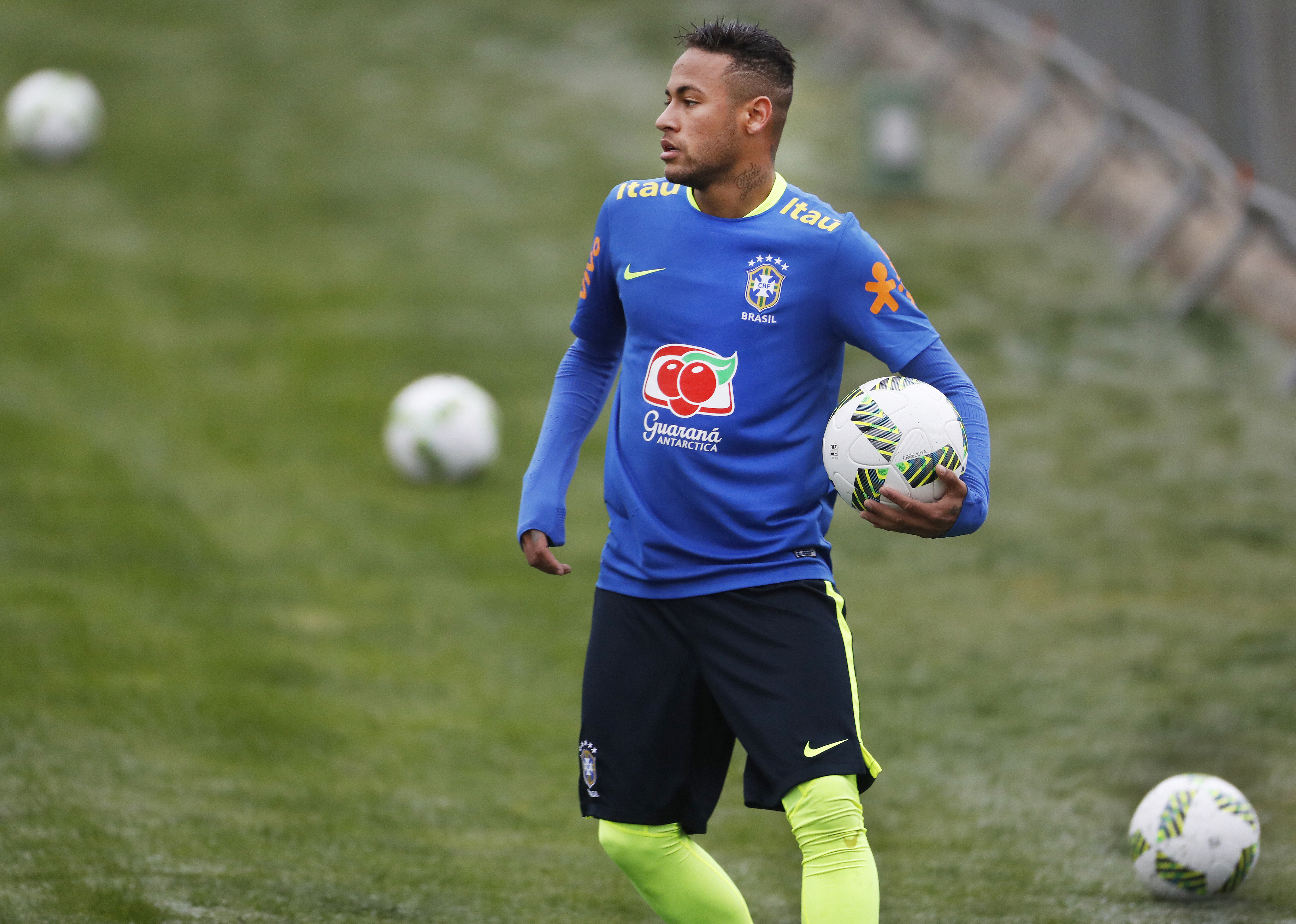 Neymar Teaches His Skills - The18
